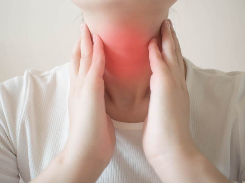 Te veel voor je keel: wat helpt tegen keelpijn?